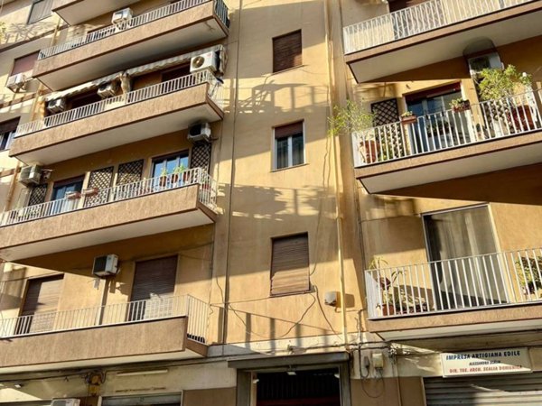 appartamento in vendita a Palermo in zona Malaspina/Palagonia