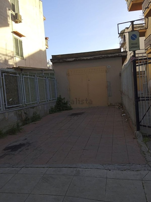 locale di sgombero in vendita a Palermo in zona Altarello