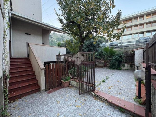 casa indipendente in vendita a Palermo in zona Borgo Nuovo