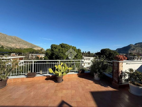 appartamento in vendita a Palermo in zona Mondello