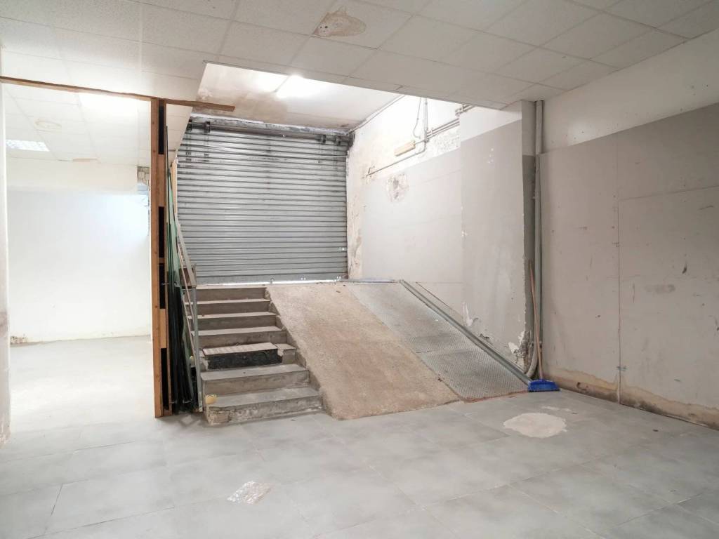 locale commerciale in vendita a Palermo in zona San Lorenzo