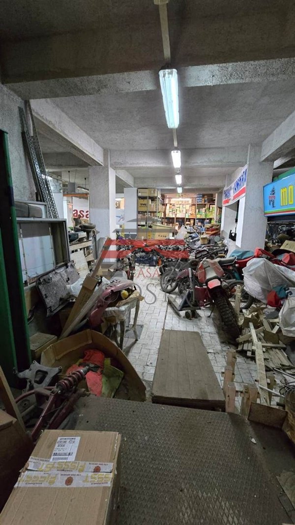 locale commerciale in vendita a Palermo in zona Montepellegrino