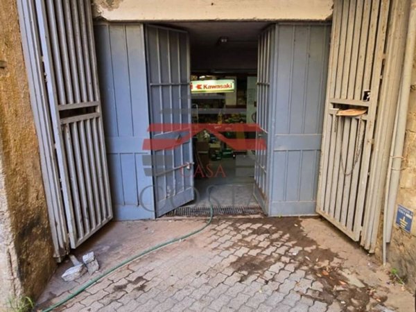 locale commerciale in vendita a Palermo in zona Montepellegrino