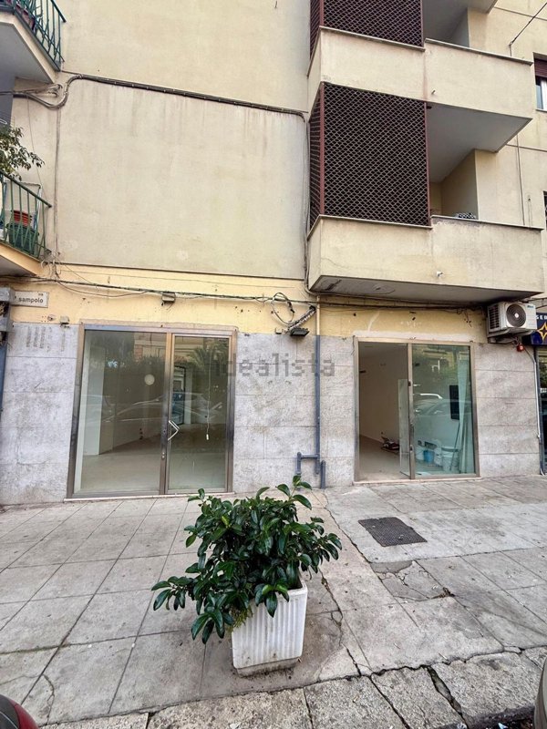 locale commerciale in vendita a Palermo in zona Libertà