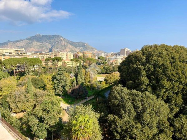 appartamento in vendita a Palermo in zona Politeama
