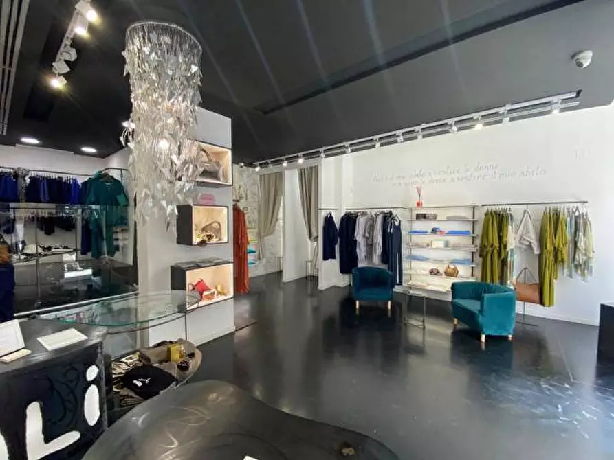 locale commerciale in vendita a Palermo in zona Libertà