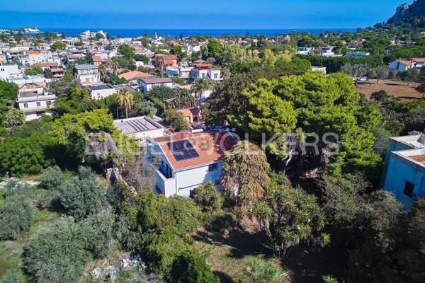 casa indipendente in vendita a Palermo in zona Mondello