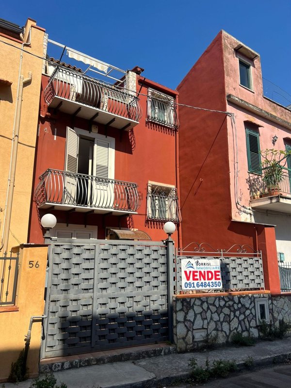 casa indipendente in vendita a Palermo in zona Villagrazia/Falsomiele