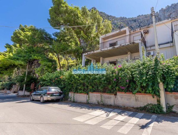 casa indipendente in vendita a Palermo in zona Addaura