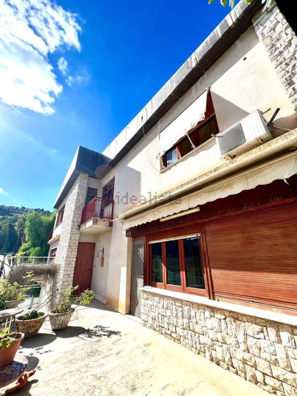 casa indipendente in vendita a Palermo in zona Borgo Nuovo