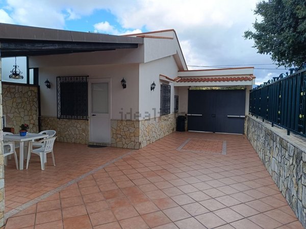 casa indipendente in vendita a Palermo in zona Calatafimi / Cuba