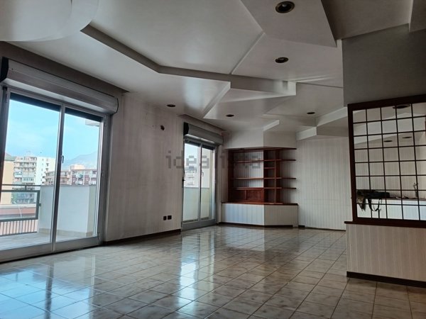 appartamento in vendita a Palermo in zona Malaspina/Palagonia