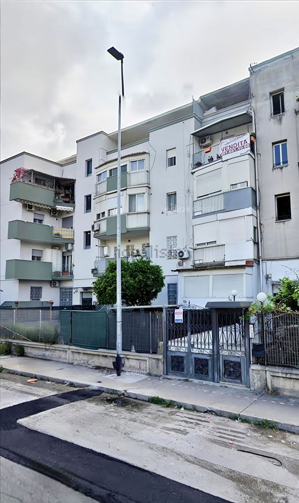 appartamento in vendita a Palermo in zona Malaspina/Palagonia