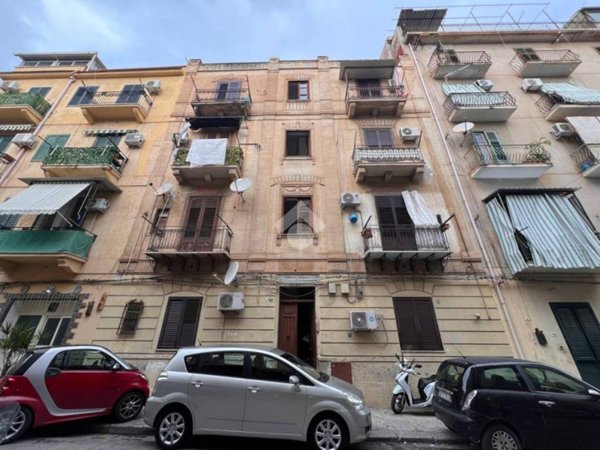 appartamento in vendita a Palermo in zona Zisa