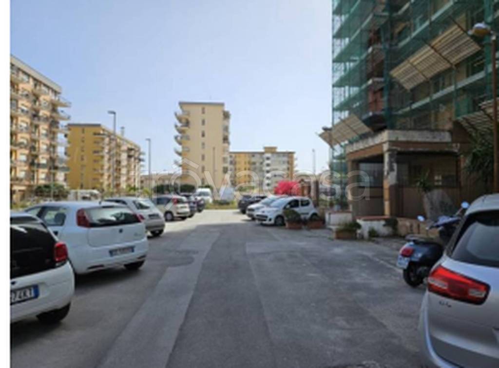 locale commerciale in vendita a Palermo in zona Malaspina/Palagonia