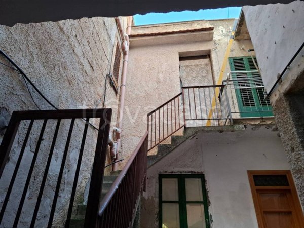 appartamento in vendita a Palermo in zona Chiavelli