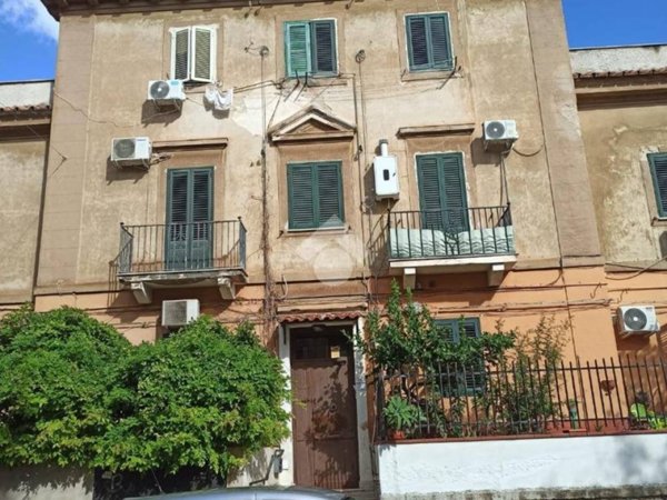 appartamento in vendita a Palermo in zona Arenella/Vergine Maria