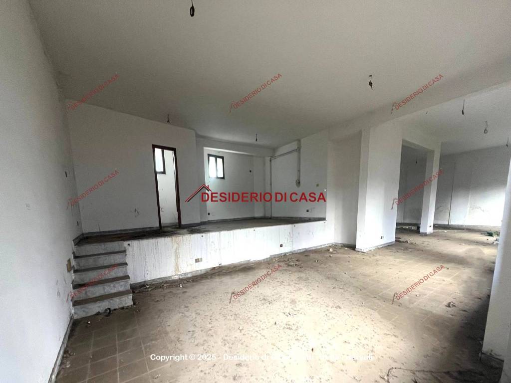 negozio in vendita a Palermo in zona Montegrappa / Santa Rosalia