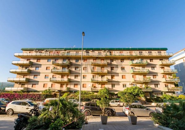 appartamento in vendita a Palermo in zona Malaspina/Palagonia