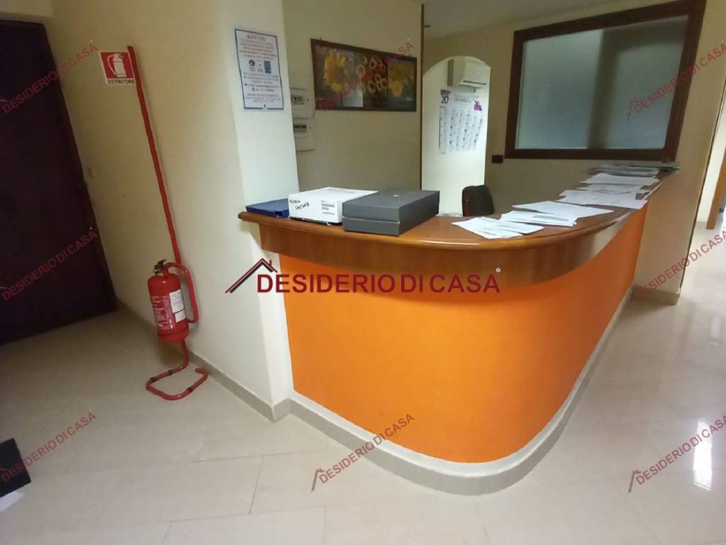 ufficio in vendita a Palermo in zona Zisa