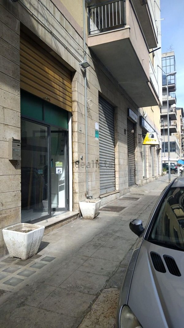 locale di sgombero in vendita a Palermo