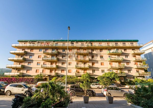 appartamento in vendita a Palermo in zona Malaspina/Palagonia