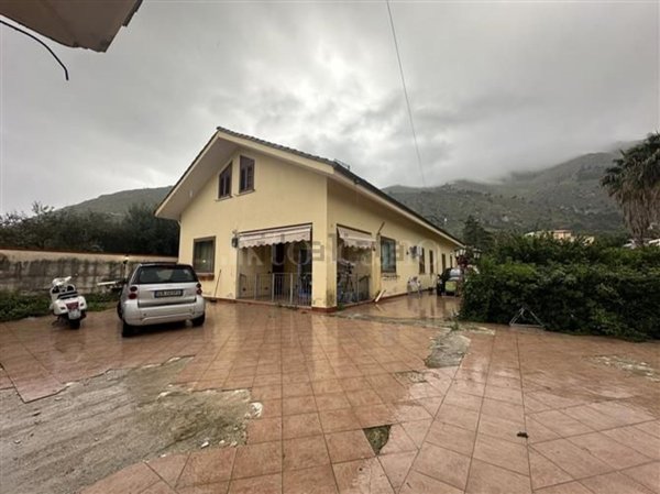 casa indipendente in vendita a Palermo in zona Chiavelli