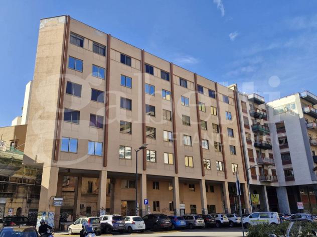 negozio in vendita a Palermo in zona Politeama