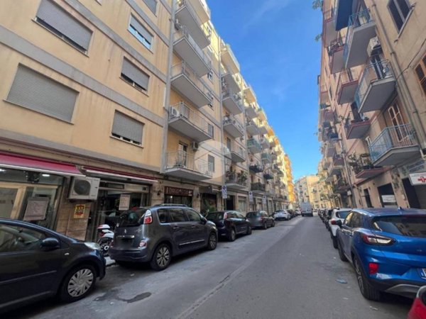 appartamento in vendita a Palermo in zona Malaspina/Palagonia