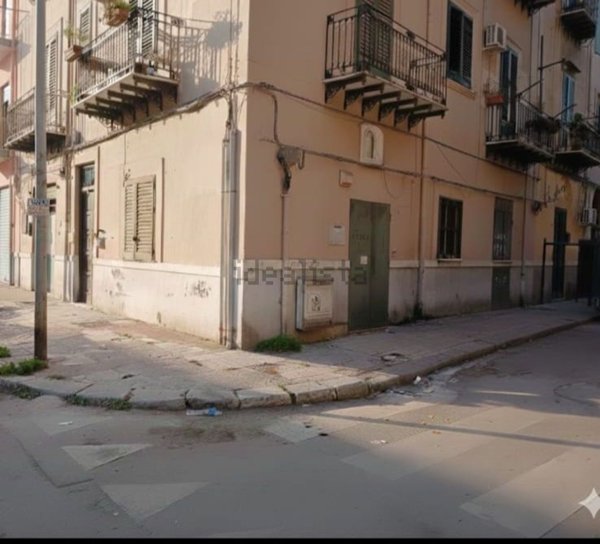 locale commerciale in vendita a Palermo in zona Calatafimi / Cuba