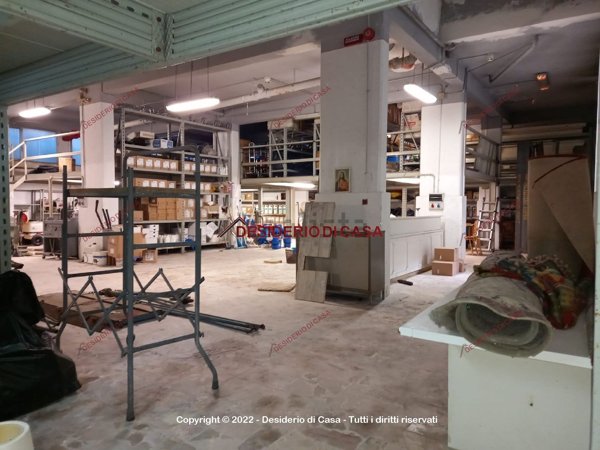 locale commerciale in vendita a Palermo in zona Politeama