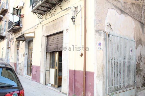 locale commerciale in vendita a Palermo in zona Montepellegrino