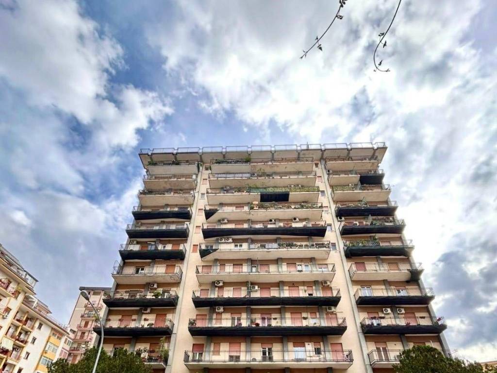 appartamento in vendita a Palermo in zona Malaspina/Palagonia