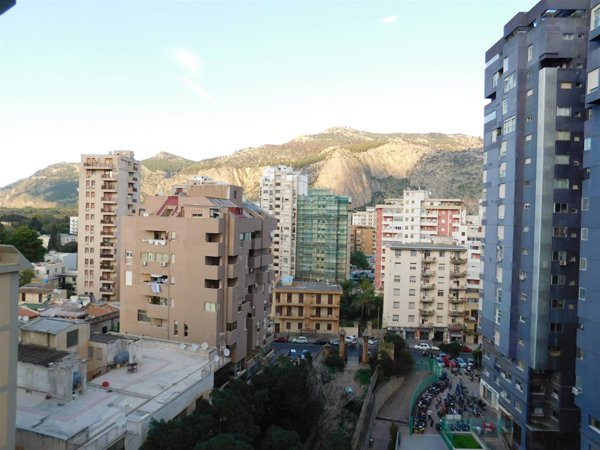 ufficio in vendita a Palermo in zona Resuttana
