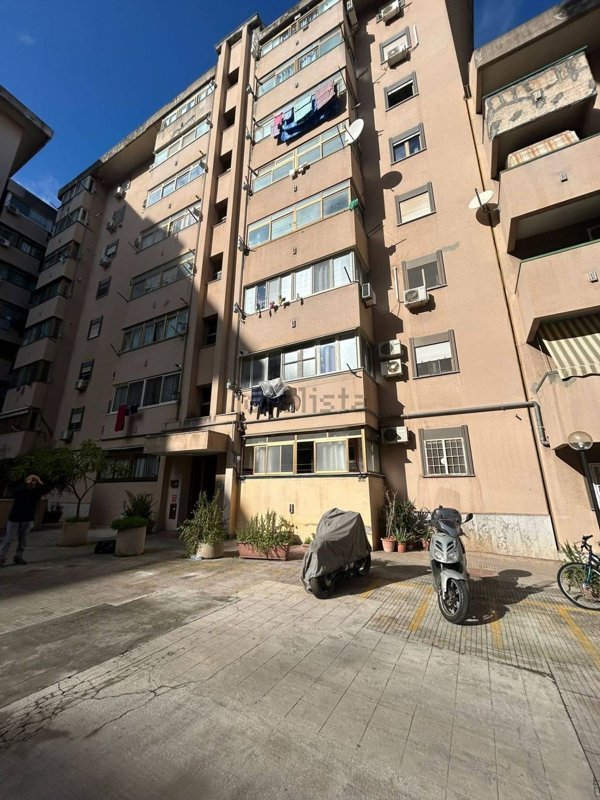 appartamento in vendita a Palermo in zona Zisa