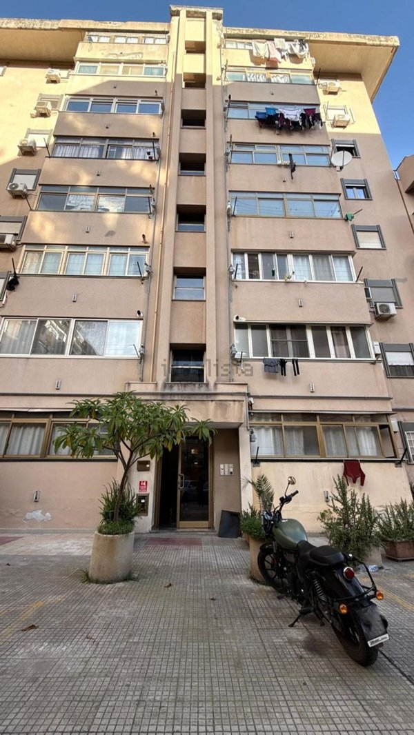 appartamento in vendita a Palermo in zona Zisa