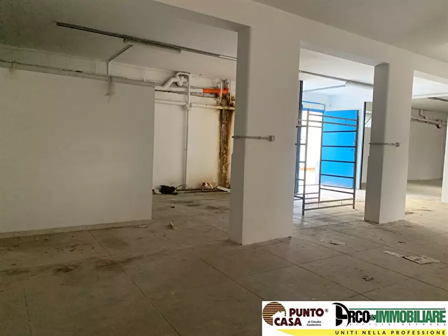 locale di sgombero in vendita a Palermo in zona Malaspina/Palagonia