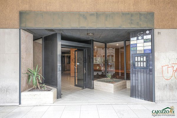 locale di sgombero in vendita a Palermo in zona Politeama