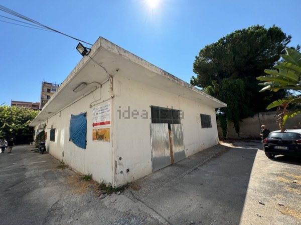 ufficio in vendita a Palermo in zona Zisa