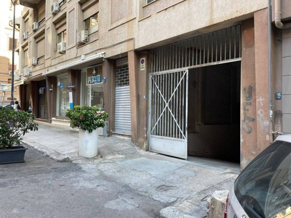negozio in vendita a Palermo in zona Politeama