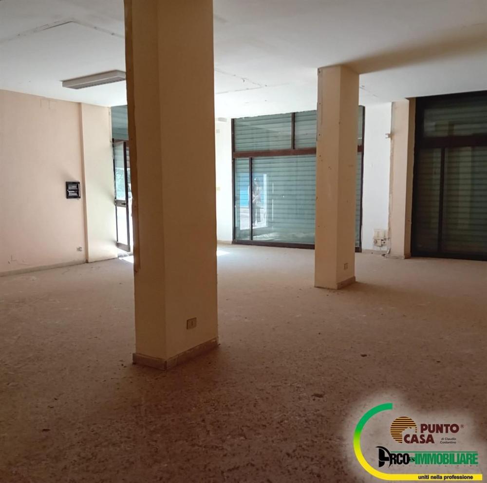 negozio in vendita a Palermo in zona Calatafimi / Cuba