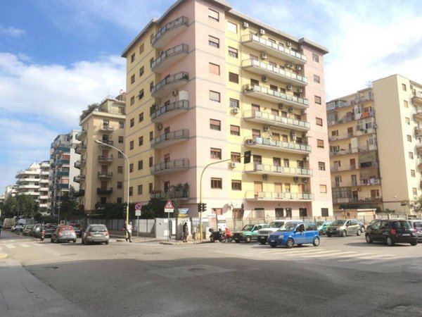 appartamento in vendita a Palermo in zona Malaspina/Palagonia