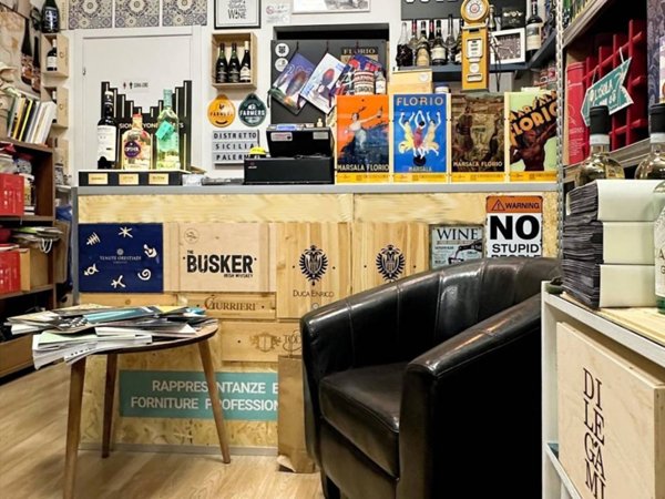 negozio in vendita a Palermo in zona Malaspina/Palagonia