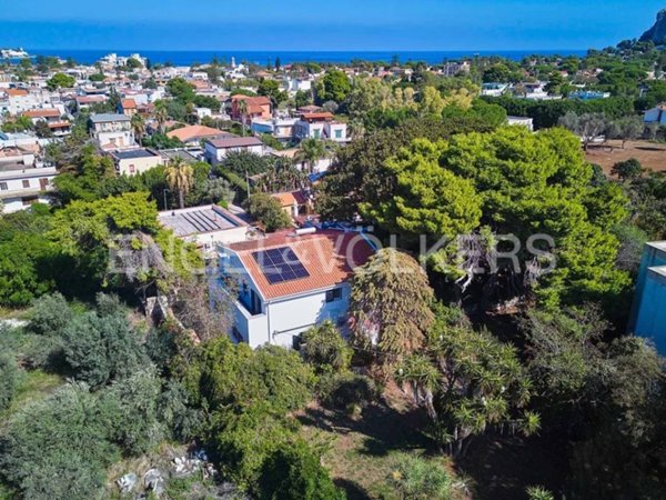 casa indipendente in vendita a Palermo in zona Mondello
