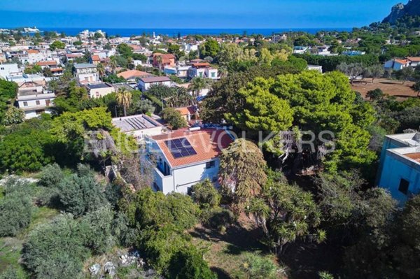 casa indipendente in vendita a Palermo in zona Mondello