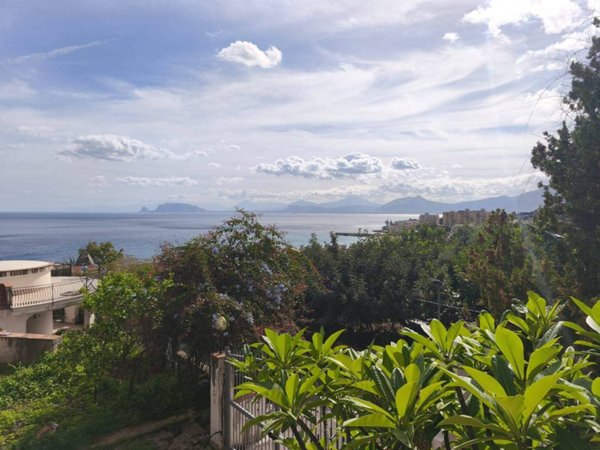 casa indipendente in vendita a Palermo in zona Mondello