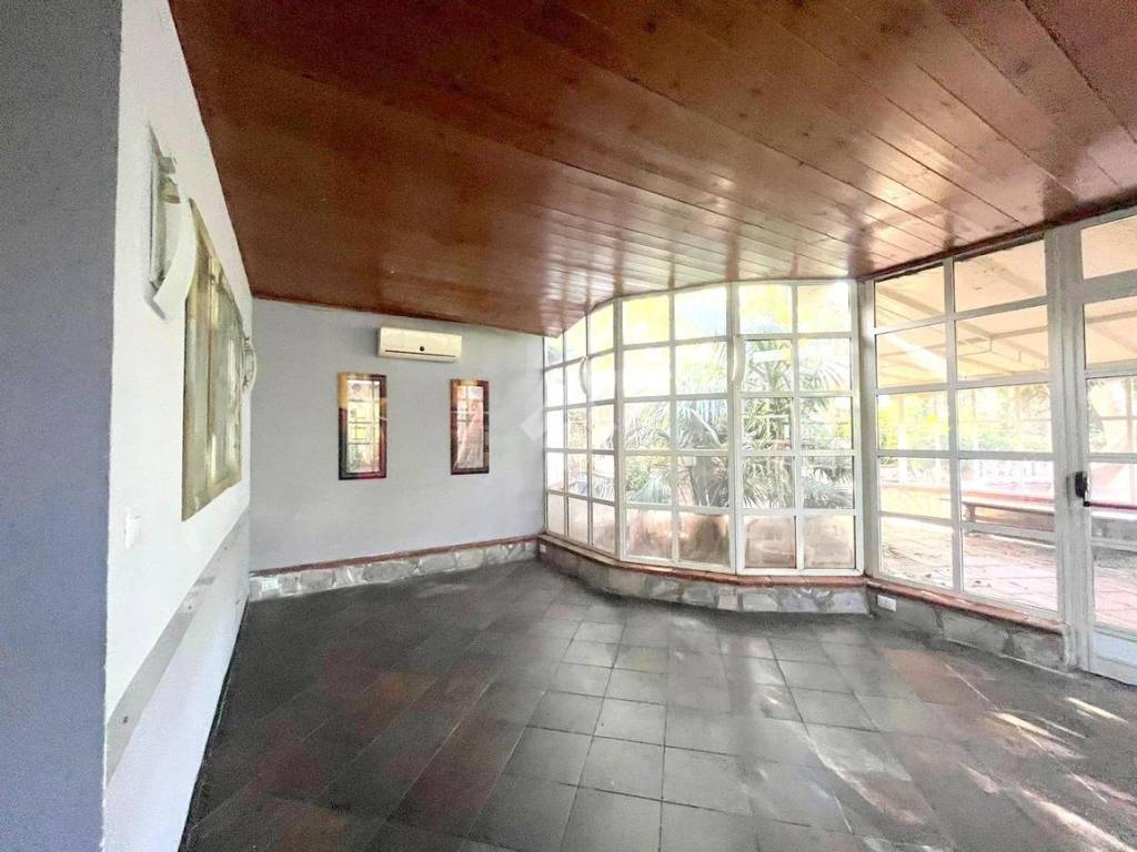 locale commerciale in vendita a Palermo in zona Pallavicino