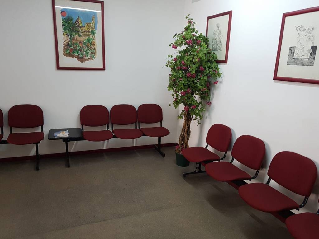 locale commerciale in vendita a Palermo in zona Montegrappa / Santa Rosalia