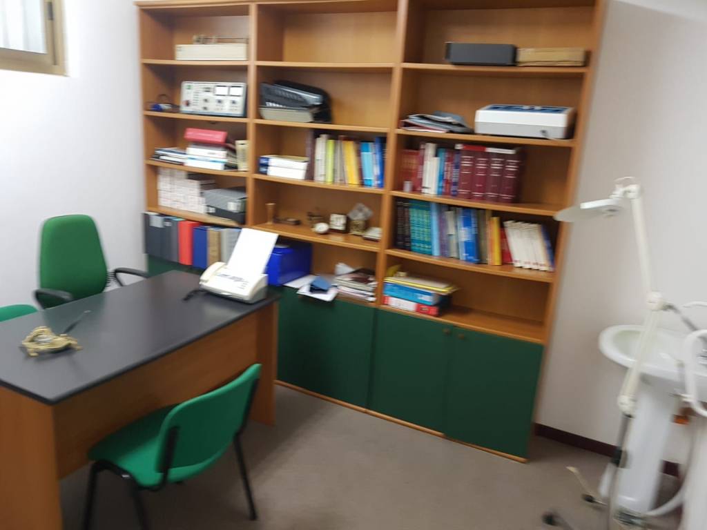 locale commerciale in vendita a Palermo in zona Oreto