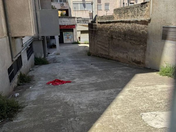 locale commerciale in vendita a Palermo in zona Zisa